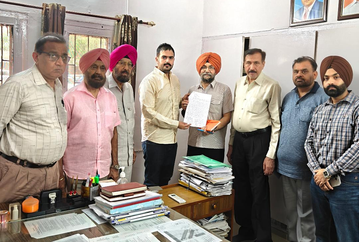 फेज 4 के निवासियों का प्रतिनिधिमंडल बिजली विभाग के एसडीओ से मिला